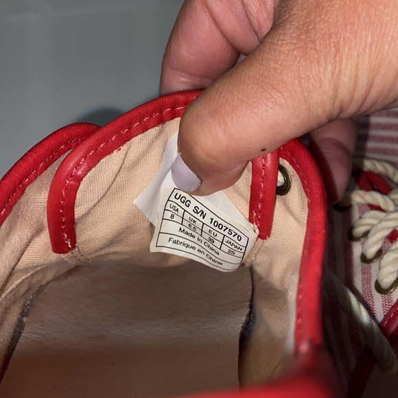 UGG red stripe sneakers - Picture 7 of 8